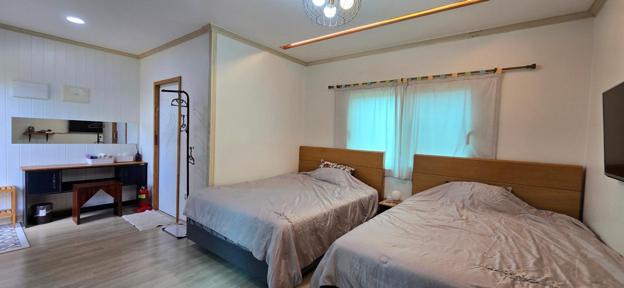 סאוגוויפו Wind Jeju Cafe & Pension מראה חיצוני תמונה
