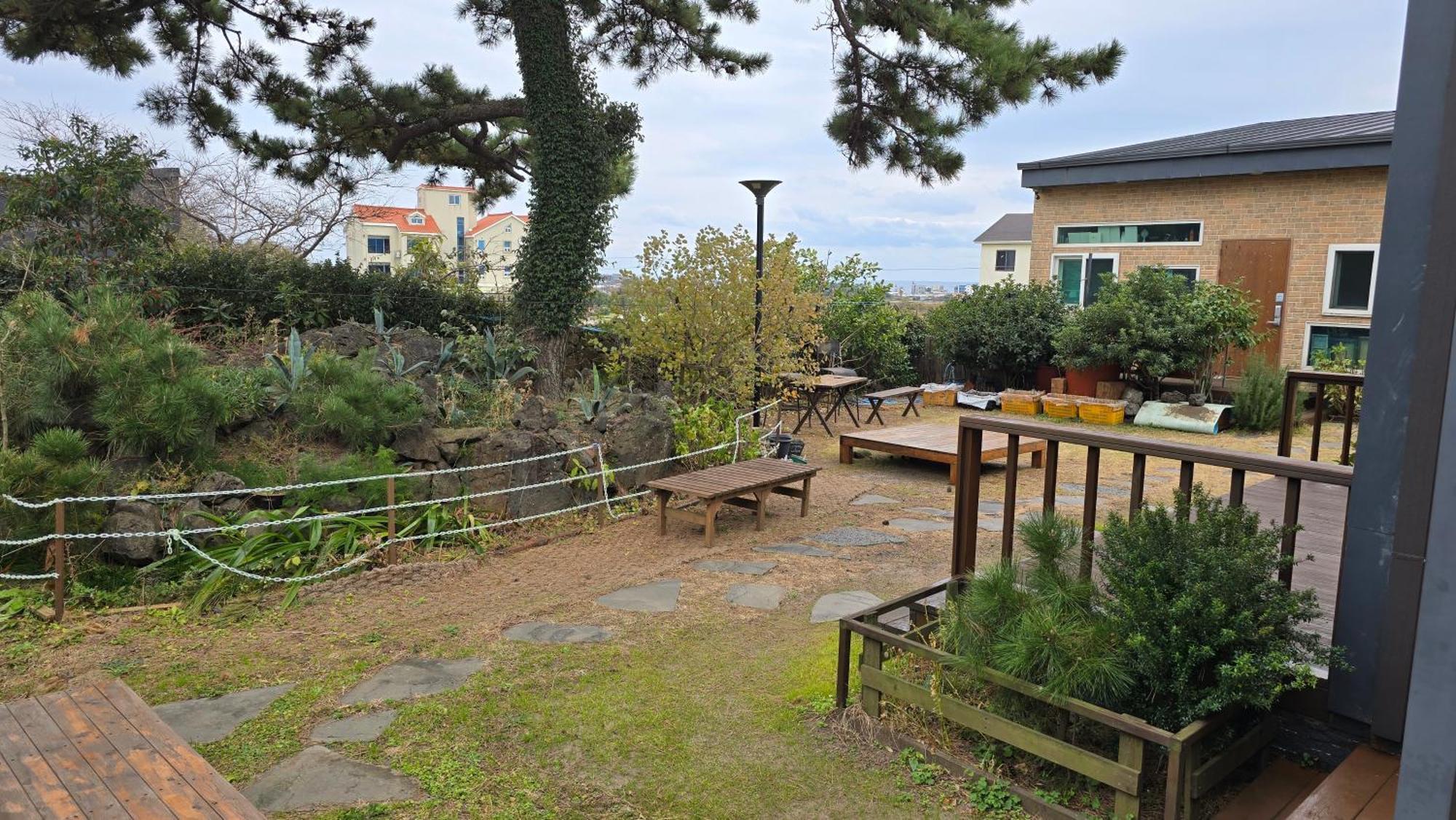 סאוגוויפו Wind Jeju Cafe & Pension מראה חיצוני תמונה