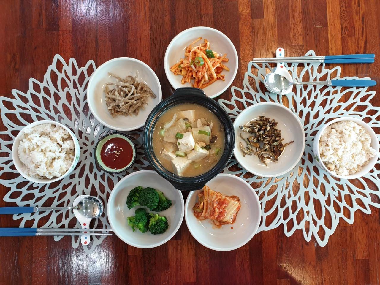 סאוגוויפו Wind Jeju Cafe & Pension מראה חיצוני תמונה