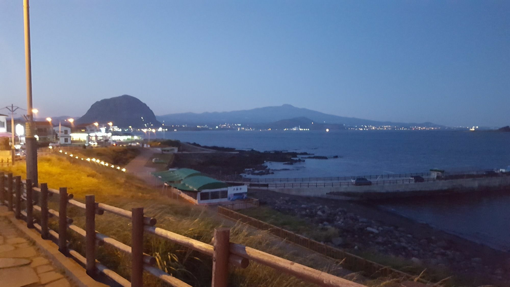 סאוגוויפו Wind Jeju Cafe & Pension מראה חיצוני תמונה