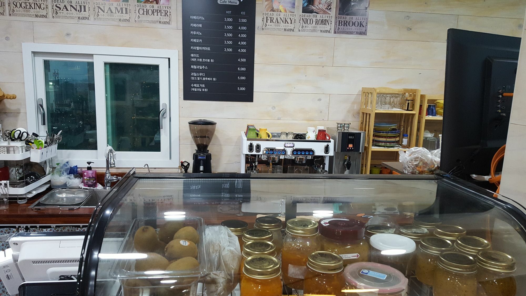 סאוגוויפו Wind Jeju Cafe & Pension מראה חיצוני תמונה
