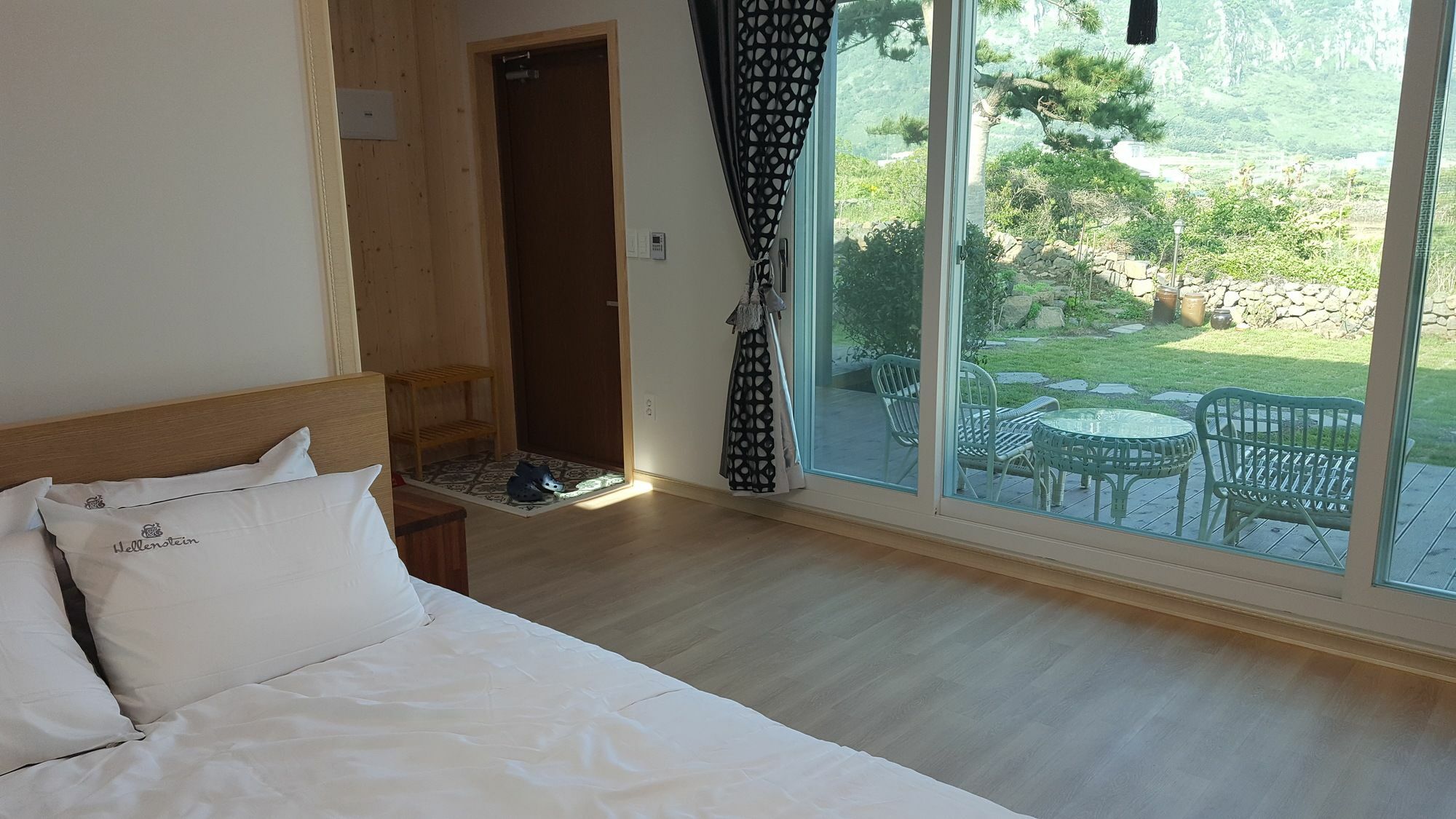סאוגוויפו Wind Jeju Cafe & Pension מראה חיצוני תמונה